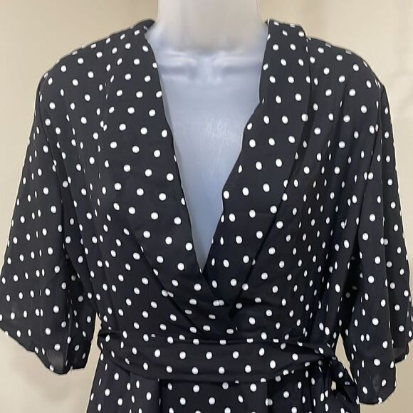 NWT PrettyLittleThing Black White Polka Dot Wrap Dress. Size 4 S small - Picture 2 of 10